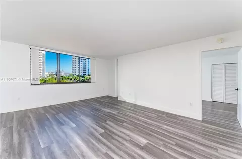 540 Brickell Key Dr #900, Miami, FL 33131