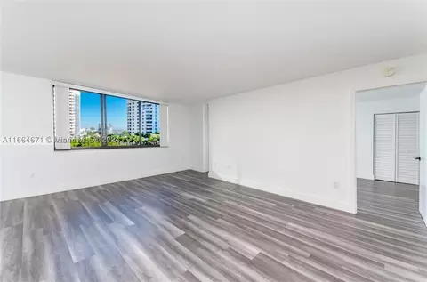540 Brickell Key Dr #900, Miami, FL 33131