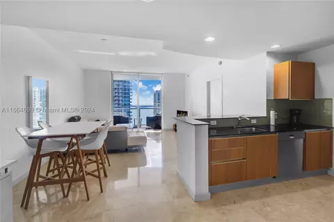 1060 Brickell Ave #3305, Miami, FL 33131