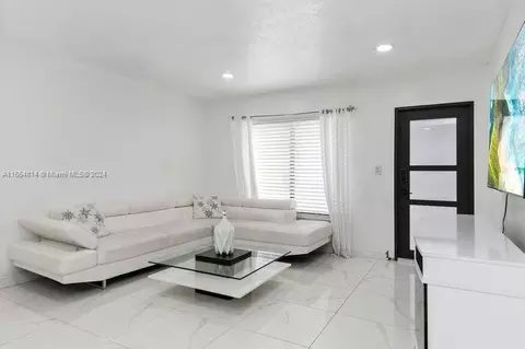 750 E 55th St, Hialeah, FL 33013 photo 5