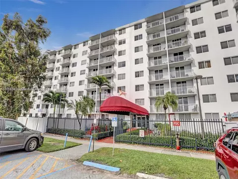 1251 NE 108th St #114, Miami, FL 33161
