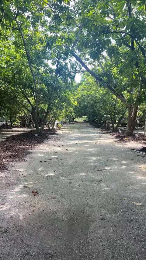200 Ave, Miami, FL 33187