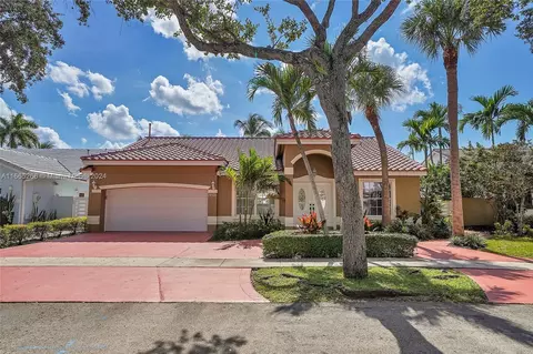 19370 NW 87th Pl, Hialeah, FL 33018