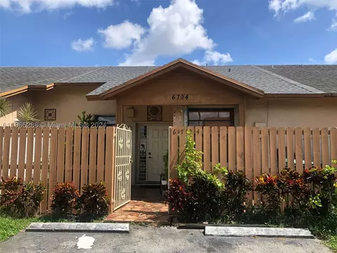 6704 NW 188th Ter, Hialeah, FL 33015