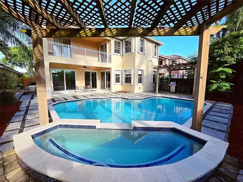 4425 SW 160th Ct, Miami, FL 33185