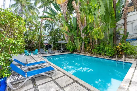 420 15th St #206, Miami Beach, FL 33139