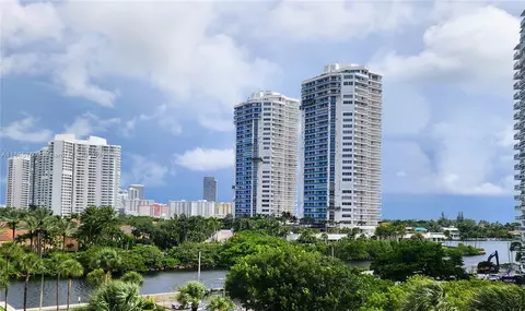 3731 N Country Club Dr #521, Aventura, FL 33180