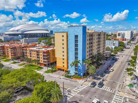 218 NW 12th Ave #702, Miami, FL 33128