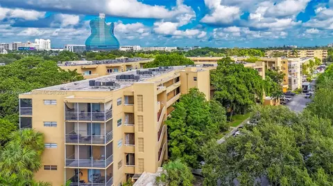 4111 Stirling Rd #304, Davie, FL 33314