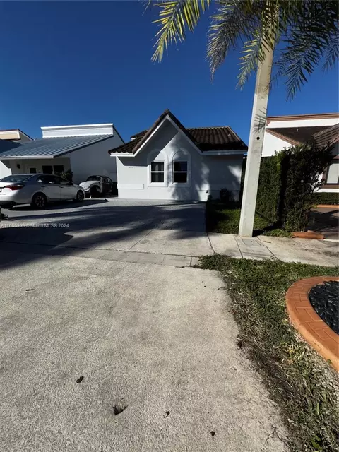 8841 NW 108th Ln, Hialeah Gardens, FL 33018