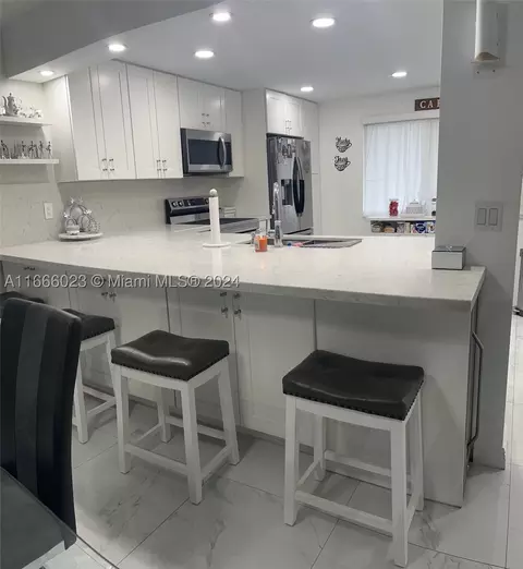 111 S Hollybrook Dr #105, Pembroke Pines, FL 33025