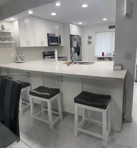 111 S Hollybrook Dr #105, Pembroke Pines, FL 33025