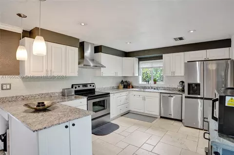 2470 SW 16th St, Fort Lauderdale, FL 33312