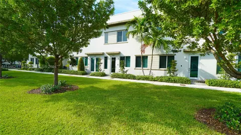 10449 NW 66th St, Doral, FL 33178