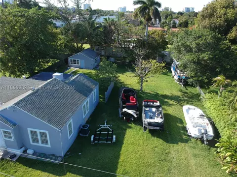 1605 NW 26th St, Miami, FL 33142