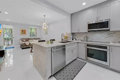 417 SW 147th Ave #109, Pembroke Pines, FL 33027
