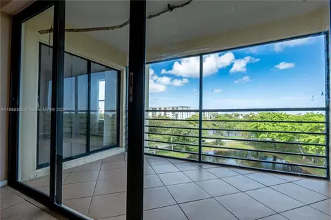 2304 S Cypress Bend Dr #711, Pompano Beach, FL 33069