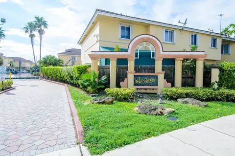 8200 NW 10th St #11, Miami, FL 33126