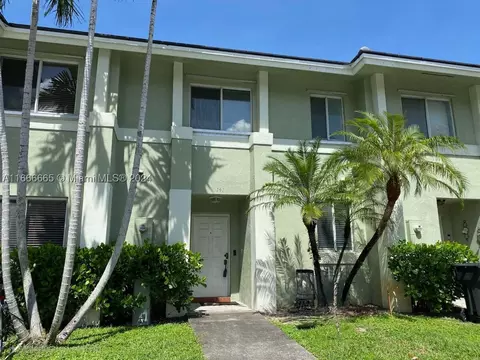 147 Hidden Ct Rd #H-43, Hollywood, FL 33023