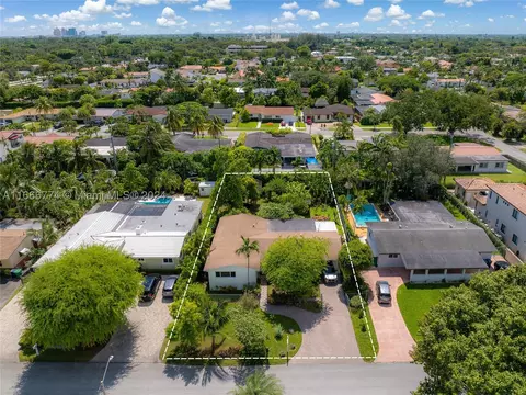 8780 SW 52nd St, Miami, FL 33165