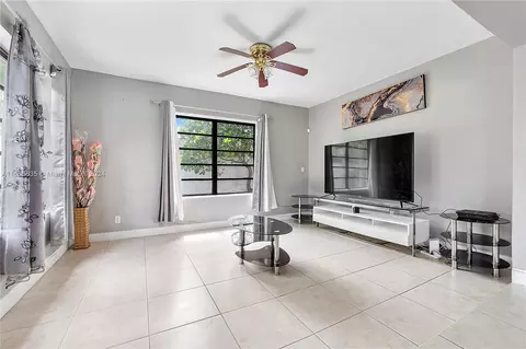 17180 NE 18th Ave, North Miami Beach, FL 33162