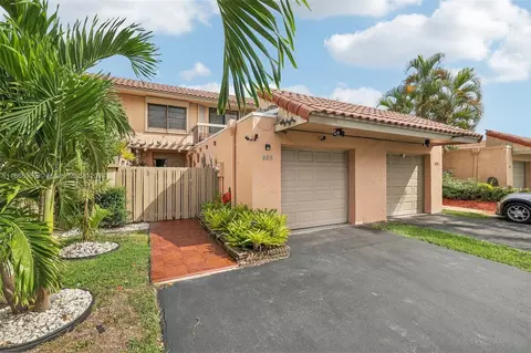 683 NE 206th Ter, Miami, FL 33179