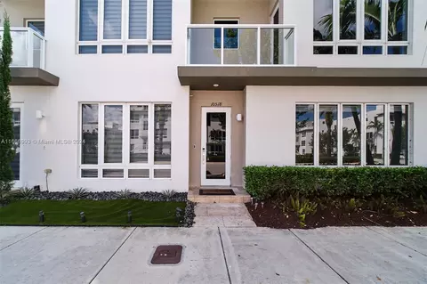 10518 NW 66th St #10518, Doral, FL 33178