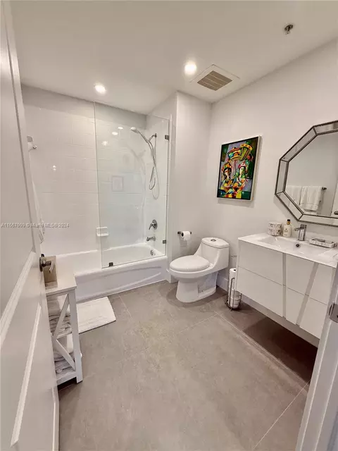 Bath - 10 Aragon Ave #907, Coral Gables, FL 33134 photo 1 of 2
