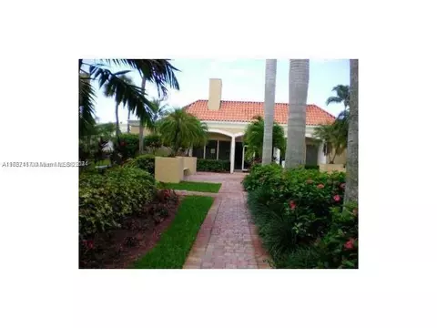 Exterior - 18101 NW 68th Ave #D210, Hialeah, FL 33015 photo 1 of 2