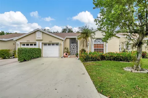 6205 Pond Tree Ct, Greenacres, FL 33463