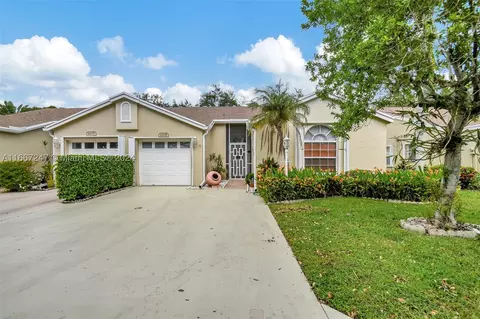 6205 Pond Tree Ct, Greenacres, FL 33463