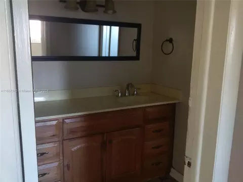 Bath - 380 E 35th St #2107, Hialeah, FL 33013 photo 1 of 1