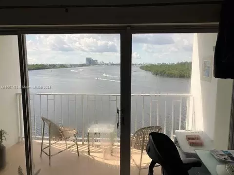 500 Bayview Dr #618, Sunny Isles Beach, FL 33160
