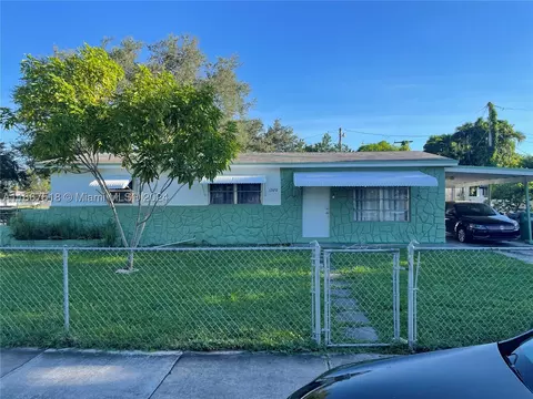 1320 NE 208th Ter, Miami, FL 33179