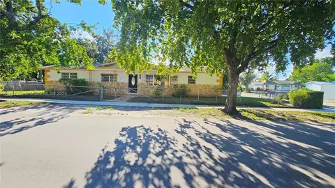 3230 N 23rd Ave, Hollywood, FL 33020