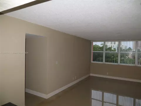 9143 SW 77th Ave #B403, Miami, FL 33156