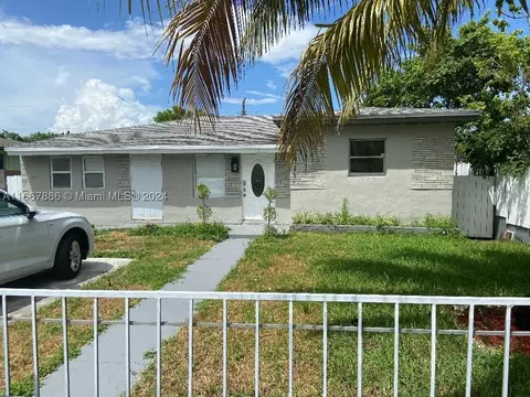 913 Foster Rd, Hallandale Beach, FL 33009