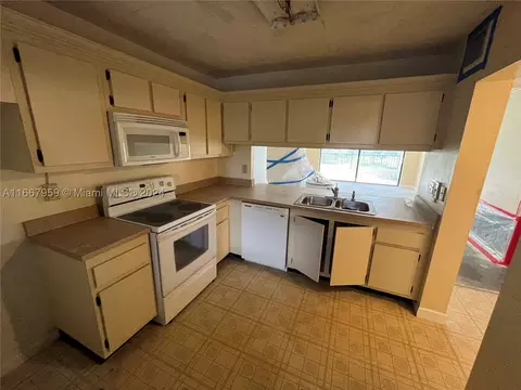 7500 NW 1st Ct #202-3, Plantation, FL 33317