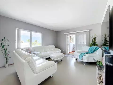 320 S Surf Rd #401, Hollywood, FL 33019