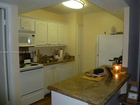870 SW 129 Pl #106, Miami, FL 33184