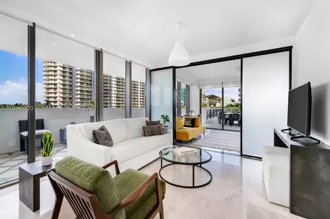 5875 Collins Ave #507, Miami Beach, FL 33140