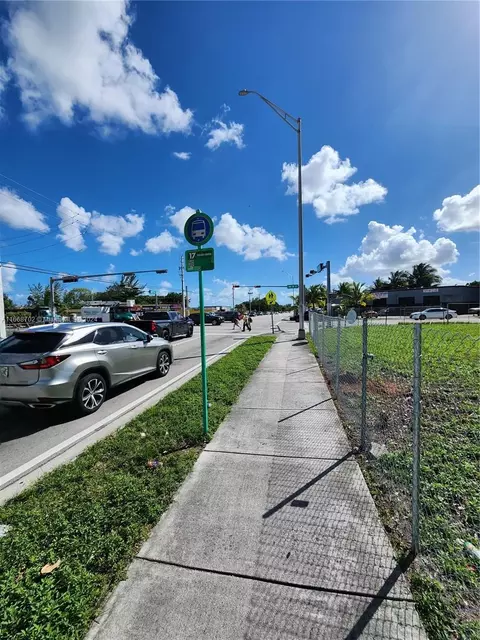 1111020 NW 17th Ave, Miami, FL 33167