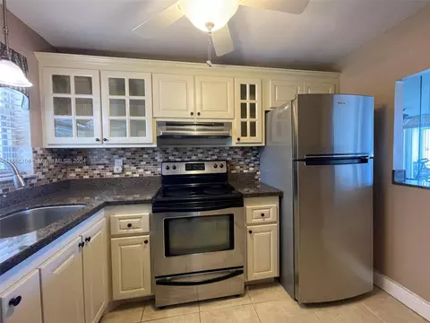 2700 W Sunrise Lakes Dr #202, Sunrise, FL 33322