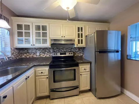 2700 W Sunrise Lakes Dr #202, Sunrise, FL 33322
