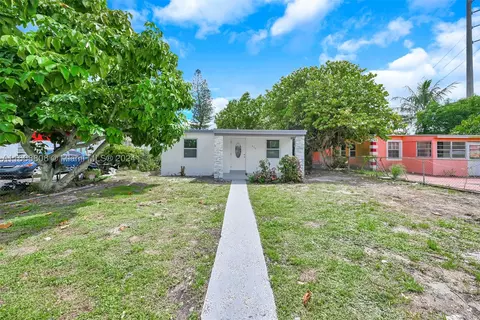 1990 NW Service Rd, Opa Locka, FL 33054