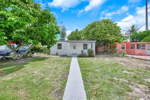 1990 NW Service Rd, Opa Locka, FL 33054