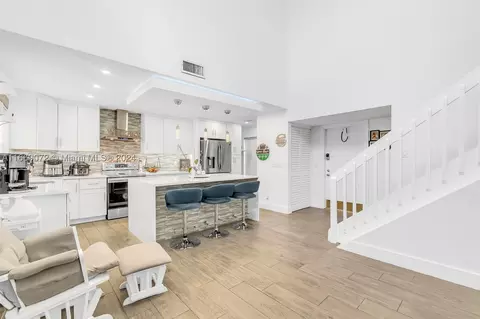 6238 NW 170th Ter, Hialeah, FL 33015
