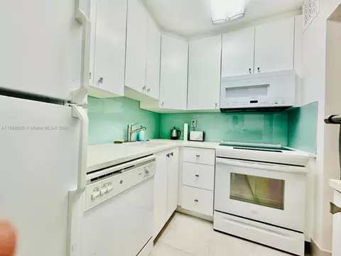 2899 Collins Ave #1510, Miami Beach, FL 33140