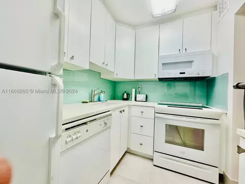 2899 Collins Ave #1510, Miami Beach, FL 33140
