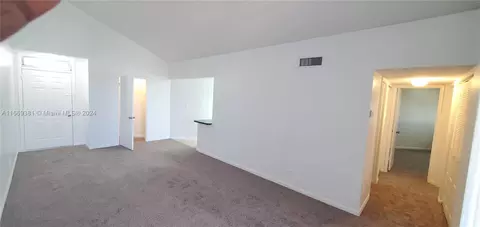 215 Lake Pointe Dr #210, Oakland Park, FL 33309